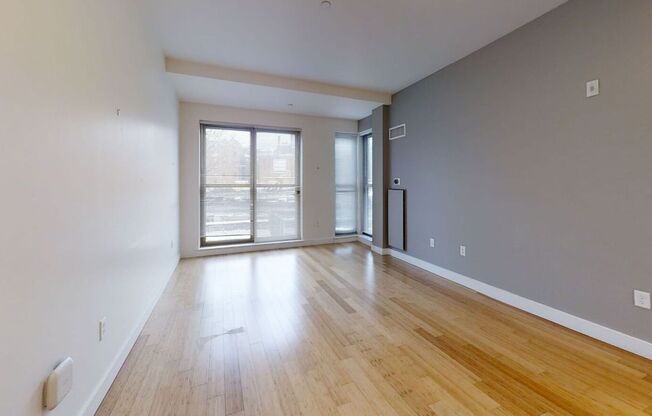 1 bed, 1 bath, $3,400, Unit 105