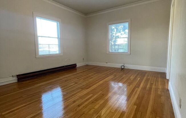 **One Bedroom unit in this beautiful 1920’s Marina style building**
