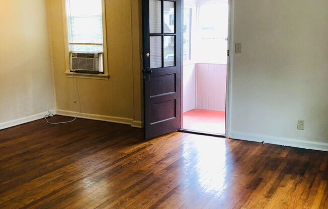 Adorable 3 bdrm/1 bath Home Located in Desirable West End!