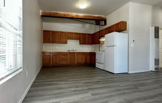 2 beds, 1 bath, 875 sqft, $825