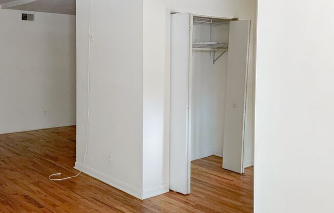 Studio, 1 bath, 925 sqft, $1,850, Unit 2606RA-G