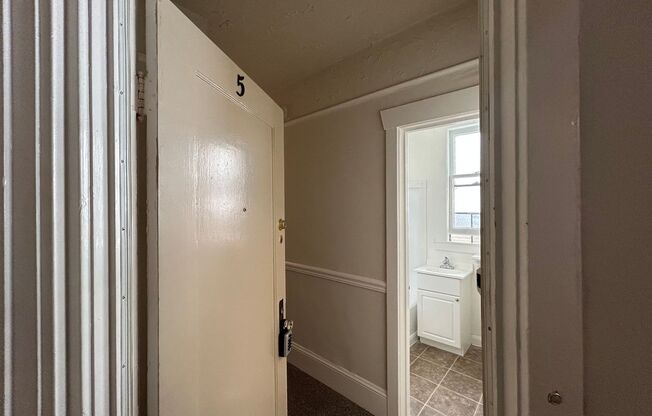 935 Pine Street (1372r)