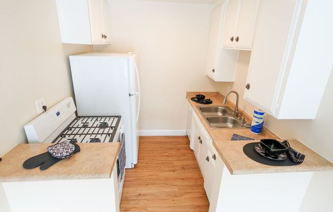 1 bed, 2 baths, $2,200, Unit 14