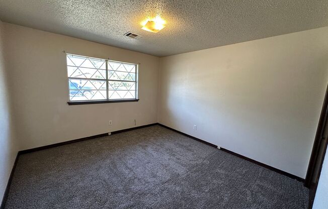 Beautiful duplex in Moore for rent!