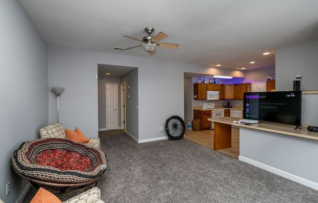 3 beds, 2 baths, $2,250, Unit Apt 1