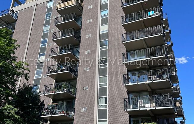 2 beds, 1 bath, $2,500