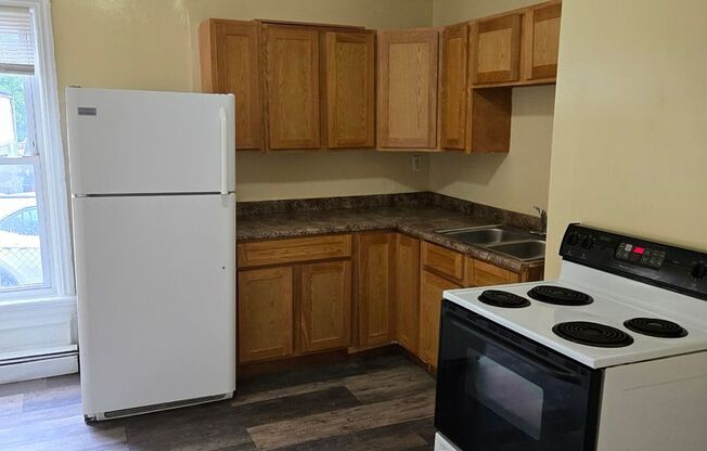 3 beds, 2 baths, 1,000 sqft, $1,595, Unit Unit 1