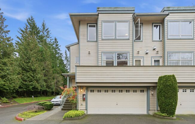 Modern Bellevue Townhome with Great Finishes