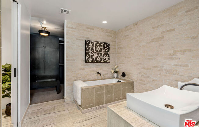 1 bed, 2 baths, 1,400 sqft, $5,500, Unit 10L