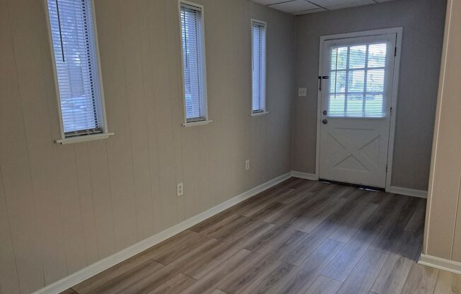 2 beds, 1 bath, 732 sqft, $1,075, Unit 10 Goshen