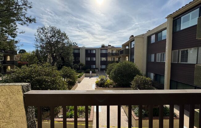 2 beds, 2 baths, $3,300, Unit # 220