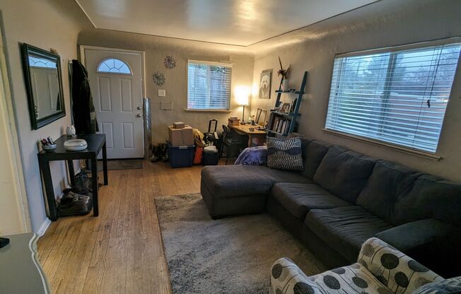SUPER CUTE 1 BDRM IN DUPLEX HOME IN SLOAN'S LAKE AREA! GARAGE AND FENCED YARD!