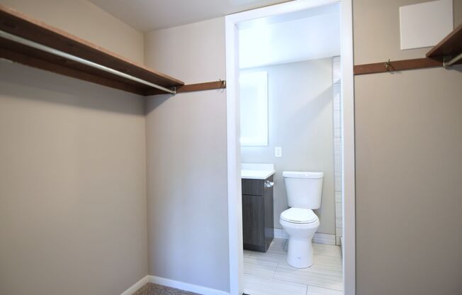 3 beds, 2 baths, 1,300 sqft, $2,470, Unit 3201-3