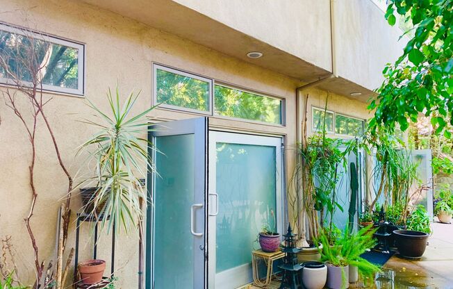 Home-Sweet-Home Vibe in Harper Ave!
