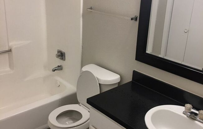 1 bed, 1 bath, $1,000, Unit L 1213