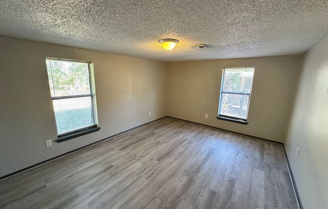 3 beds, 1 bath, $1,300