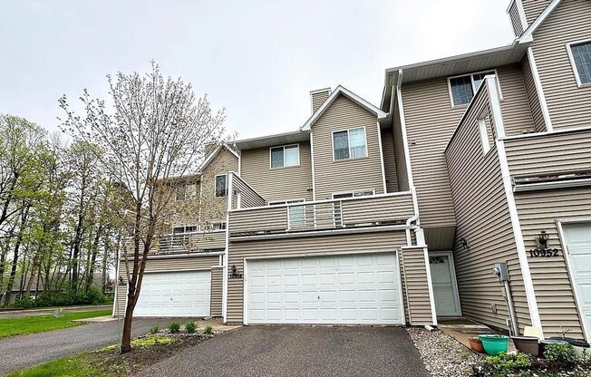 awesome 2 bedroom townhouse in blaine!