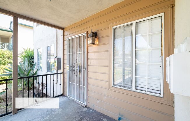 Prime Location Apartment with Remodeled Kitchen & Brand-New Stove