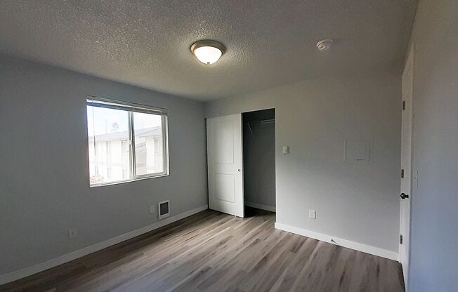 2 beds, 1 bath, 700 sqft, $1,221, Unit 8