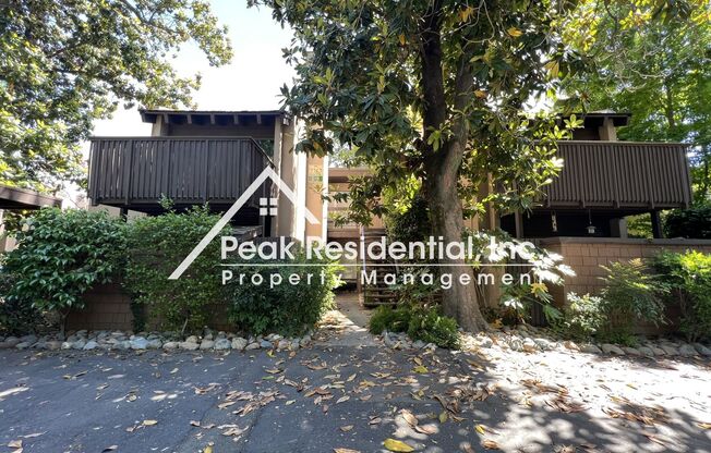 Wonderful Updated Woodside 2bd/1ba Condominium!