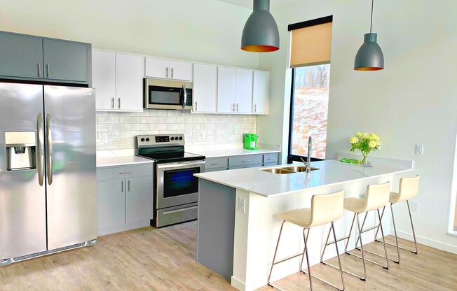 2 beds, 2 baths, 1,125 sqft, $2,200, Unit 411