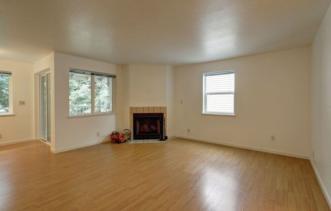Beautiful 2 Bedroom Condo in Great Highlands Neighborhood!!