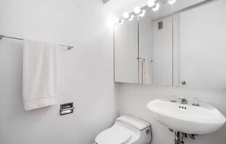 1 bed, 1.5 baths, 850 sqft, $4,700, Unit 32G