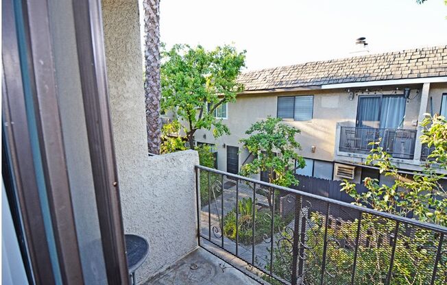 AVAILABLE SOON 1 Bed / 1 Bath - Natural Lighting/Balcony - MUST SEE - Glenoaks