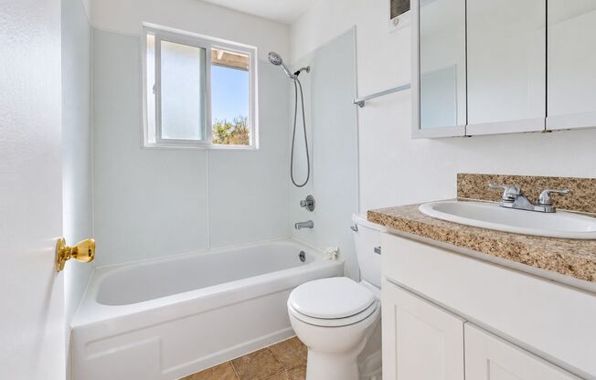 2 beds, 1 bath, 794 sqft, $1,295, Unit 25