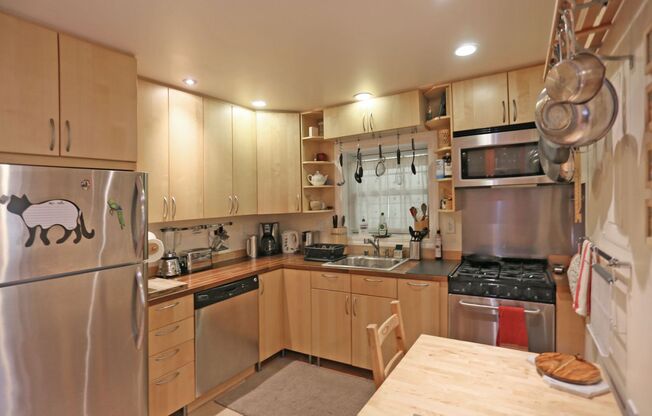 1 bed, 1 bath, $3,650, Unit B