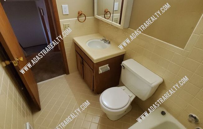 2 beds, 1 bath, $1,295