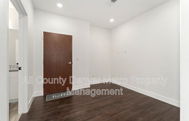 2729 W 28 AVE