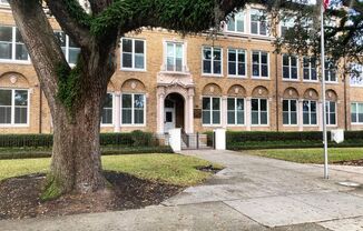 Gorgeous Condo in Historic Riverside