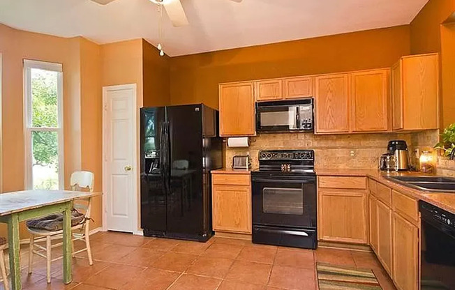 Beautiful 3 Bedroom / 2.5 Bath Townhome in Kyle