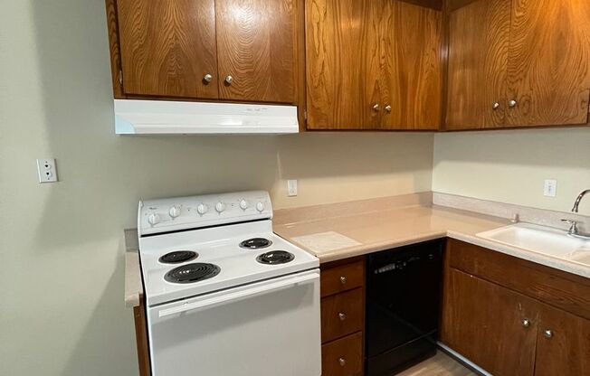 1 bed, 1 bath, 700 sqft, $2,095, Unit 19 Move In Special !!! $499.99 Sec. Deposit O.A.C !!!! visit us today or call 562-810-3201