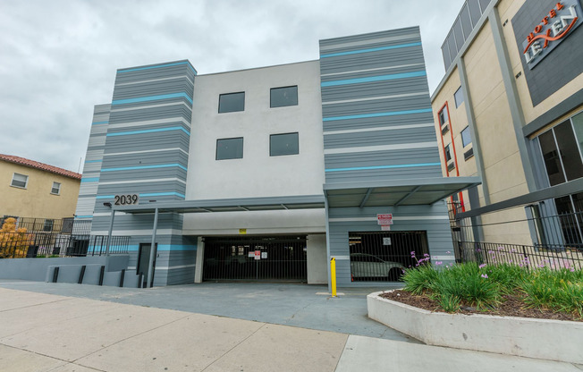 2039 North Las Palmas Ave