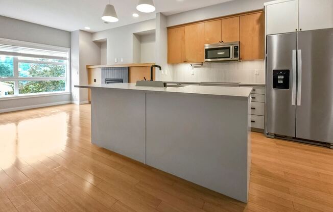 201B 27th Ave E