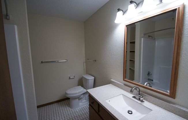 2 beds, 2 baths, 915 sqft, $1,650, Unit 332