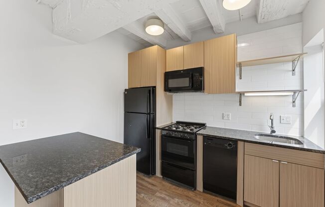 2 beds, 1 bath, 562 sqft, $2,250, Unit 702