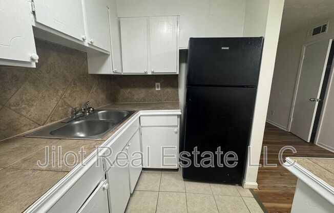 2711 Fairlee Drive Unit C3