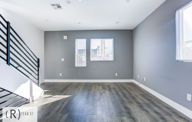 3 beds, 3 baths, 1,565 sqft, $3,600, Unit 11639 1/2 Burbank Blvd