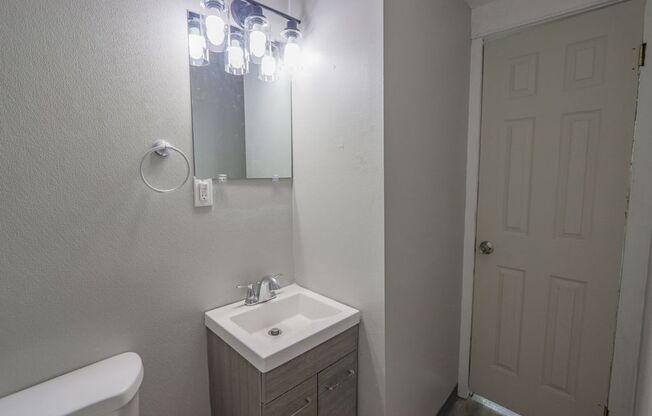 1 bed, 1 bath, $750, Unit 10100 Garfield Avenue - Unit 5