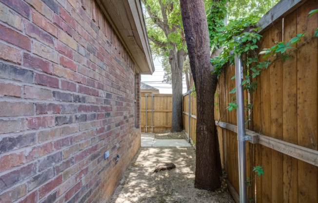 2 beds, 2 baths, $1,300