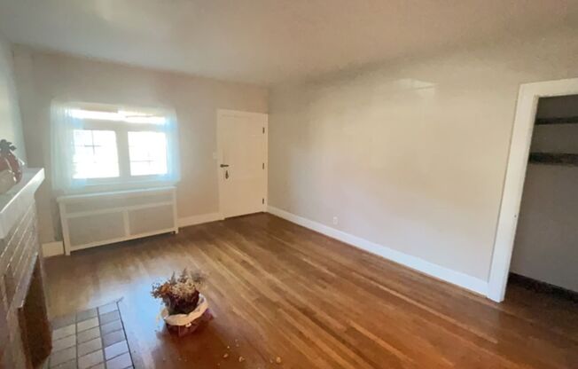 1 bed, 1 bath, $1,300, Unit 2