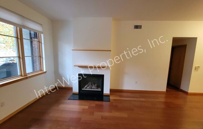 1 BD CONDO W/FIREPLACE, W/D IN UNIT, LOCATED IN THE PEARL DISTRICT AND W/S/G INCLUDED!