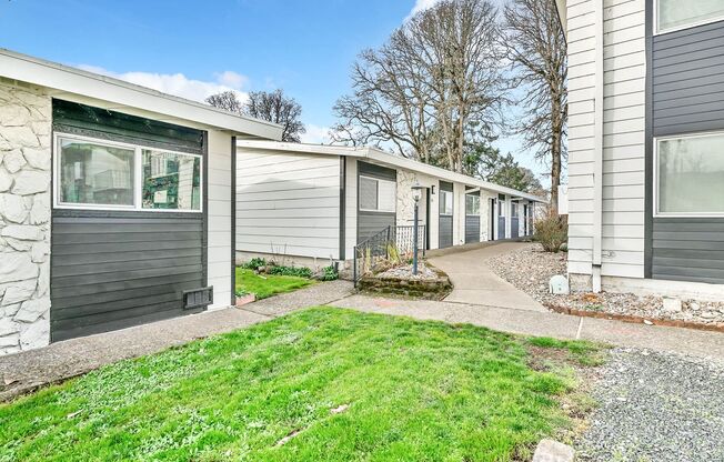 2 beds, 1 bath, 880 sqft, $1,395, Unit #1