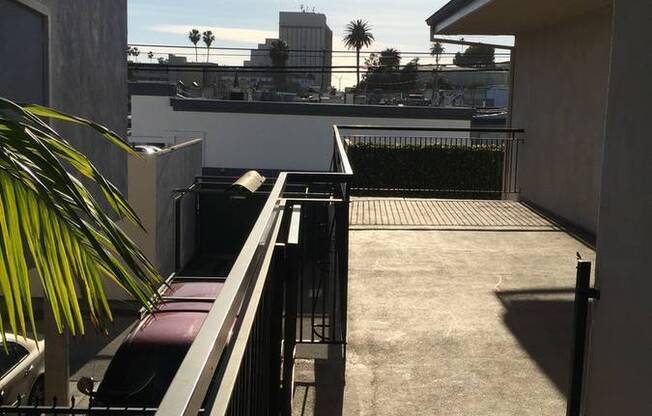 Santa Monica 2 Bedroom top floor corner unit with Large Private Deck!