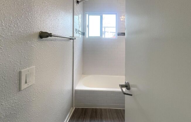 1 bed, 1 bath, 636 sqft, $1,795, Unit 105