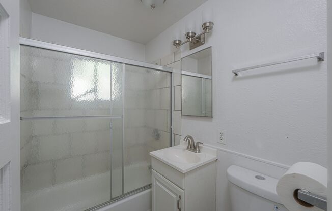 Studio, 1 bath, $975, Unit UNIT B