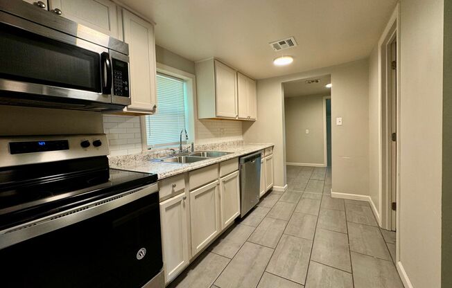 3 beds, 1 bath, $895